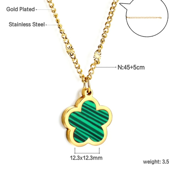 18k plated Gold Clover Pendant Necklace - Picture 3 of 4